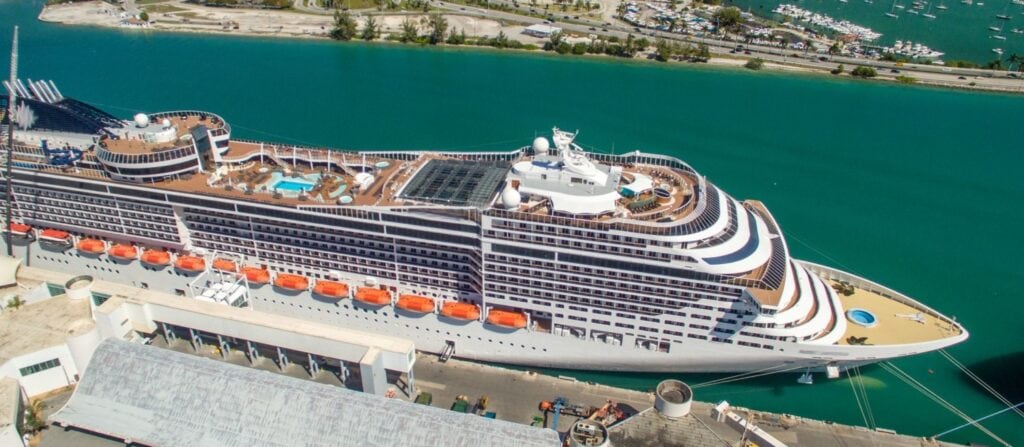 Un navire de croisière MSC amarré à Miami en Floride