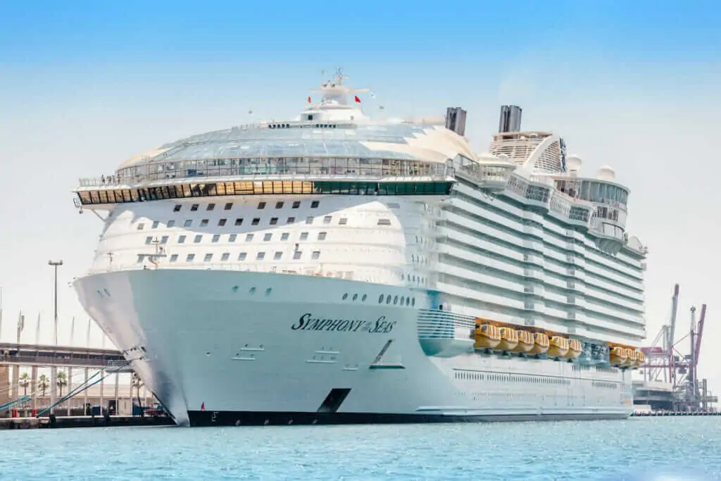 Symphonie des mers garée dans le port de Barcelone