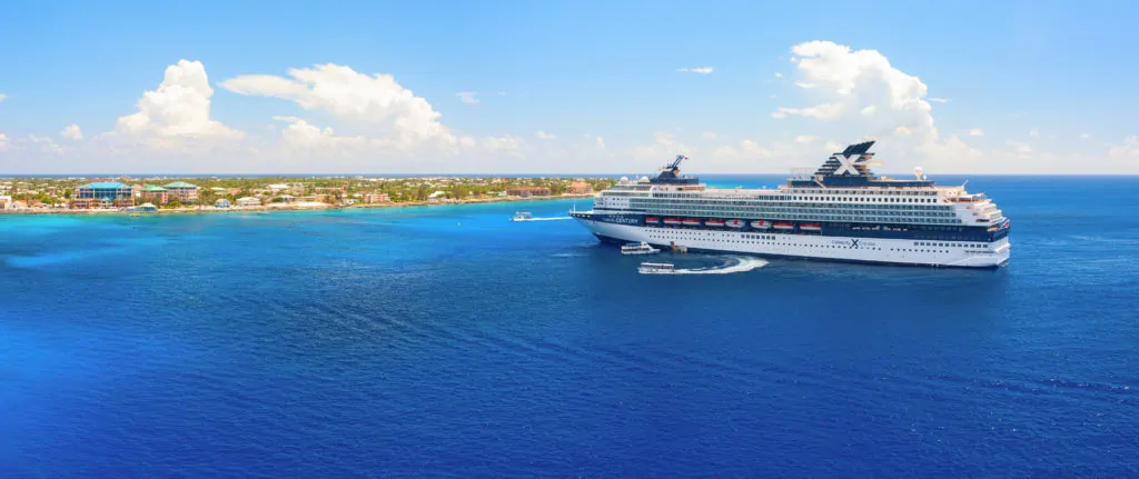 Un navire de croisière Celebrity Century a été adjugé à côté de la côte de Grand Cayman, dans les îles Grand Cayman