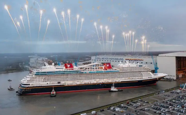 Disney souhaite flotter avec des feux d'artifice au chantier naval Meyer Werft en Allemagne