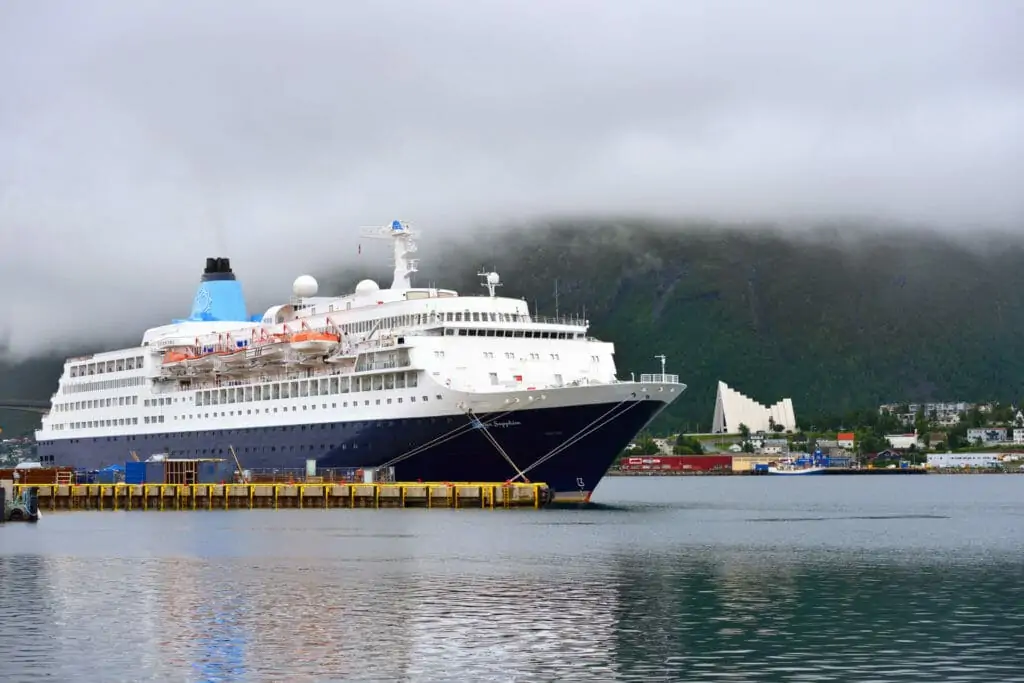 MS Saga Sapphire amarré au port de l'Alaska