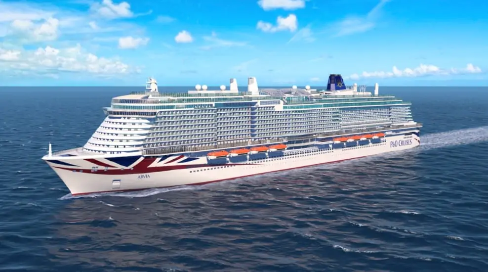 P&O Cruises Arvia naviguant en rendu en eau libre