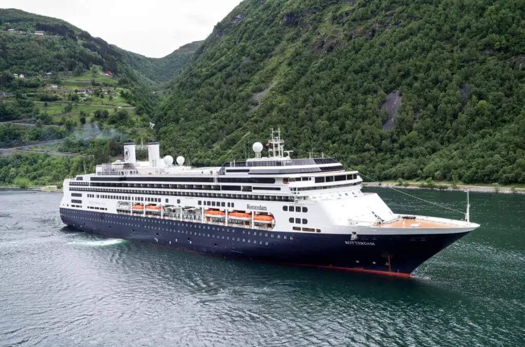 ROTTERDAM de Holland America Line dans le Geirangerfjord Norvège