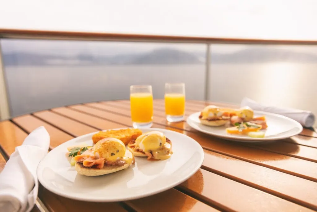 Petit-déjeuner continental Royal Caribbean Room Service sur l'Oasis of the Seas