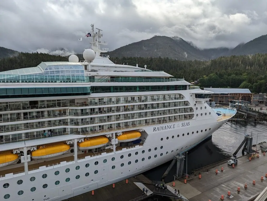 Le navire de croisière Royal Caribbean Radiance of the seas amarré à Skagway en Alaska