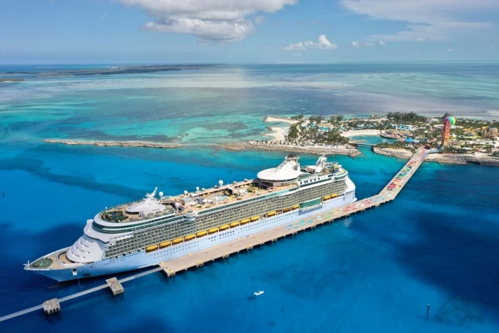 La-liberté-des-mers-amplifiée-visite-Royal-Caribbeans-destination-île-privée-la-mieux notée-aux-Bahamas-Journée-parfaite-à-CocoCay