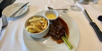 Filet de frites et asperges