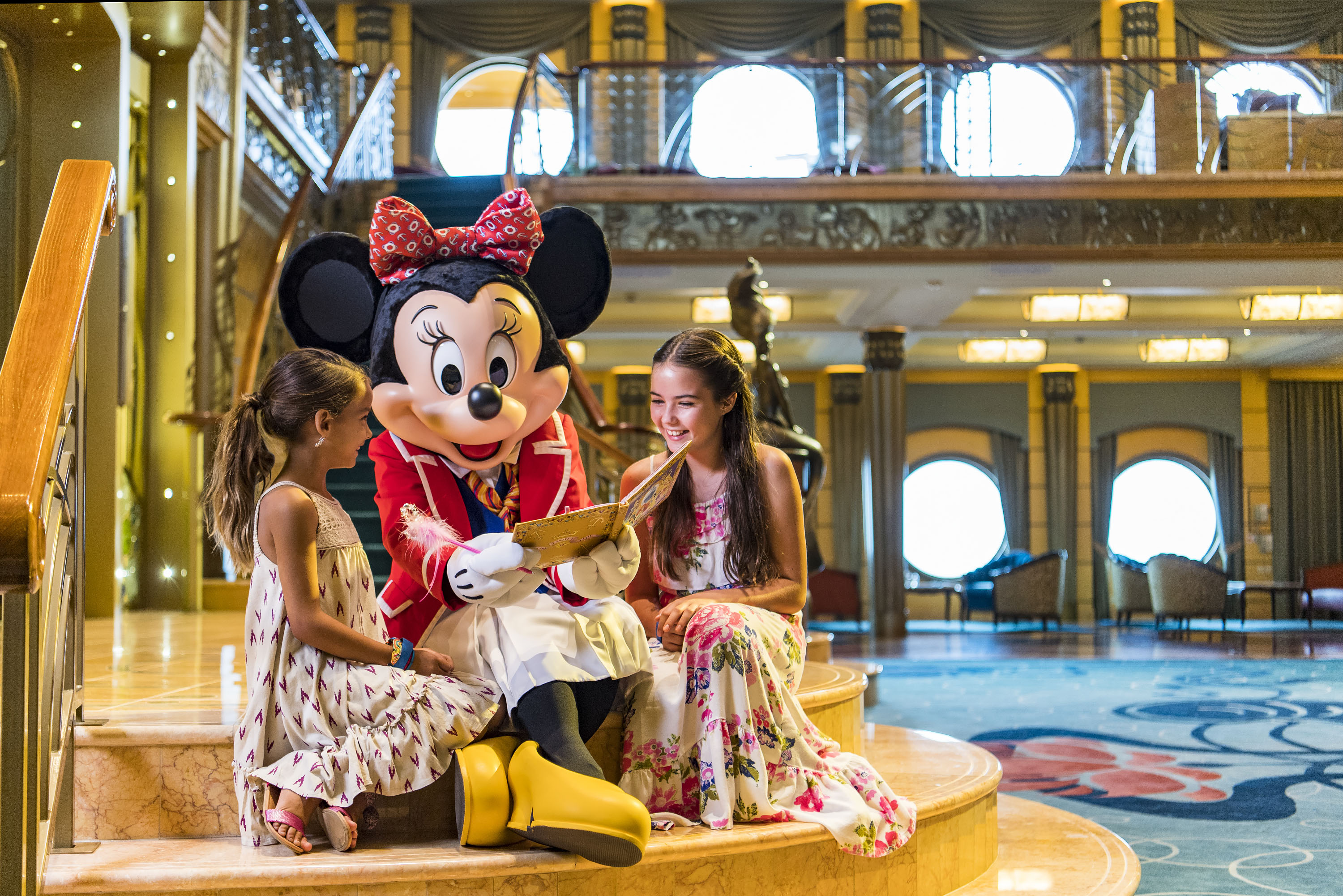 Minnie rencontre des enfants