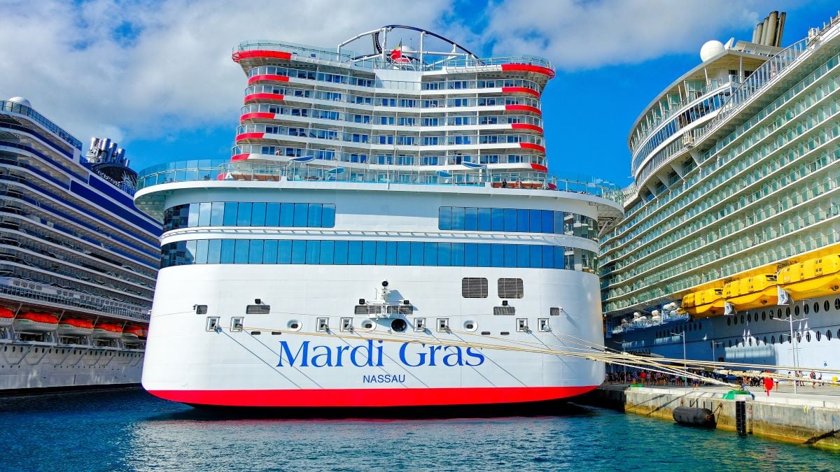 L'arrière du navire de croisière Mardi Gras de Carnival Cruise Line sera amarré à Nassau aux Bahamas